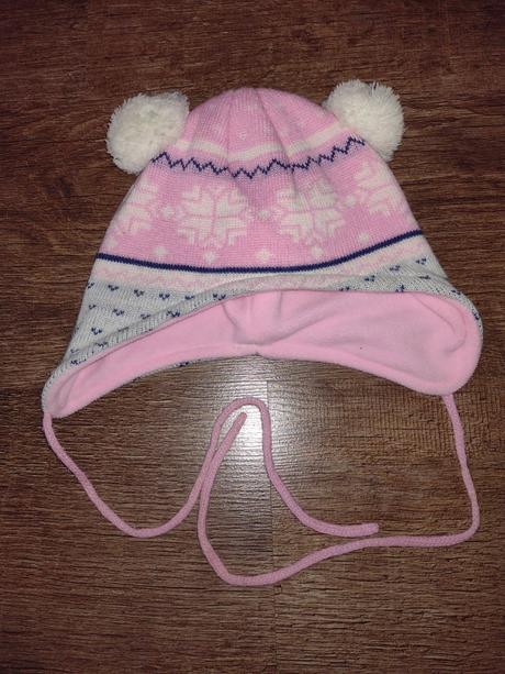 Čiapka s brmbolcami, ergee,80