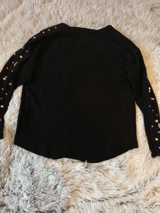 Pulóver s perlickami, 