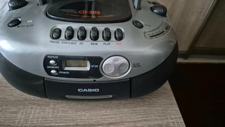 Radio magnetofon s cd prehravačom,