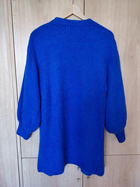 Modrý kardigán s balónovými rukávmi, s