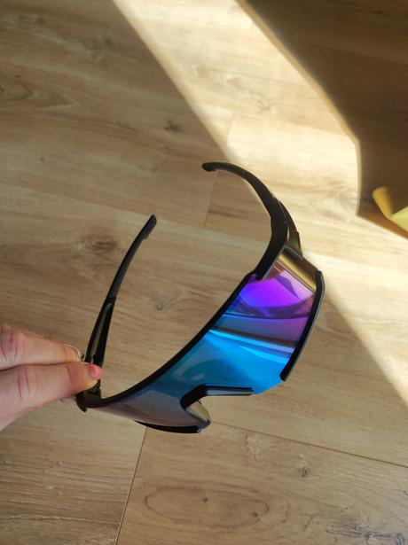 Športové slnečné okuliare,