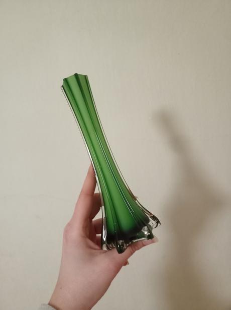 Sklené farebné vázy, 