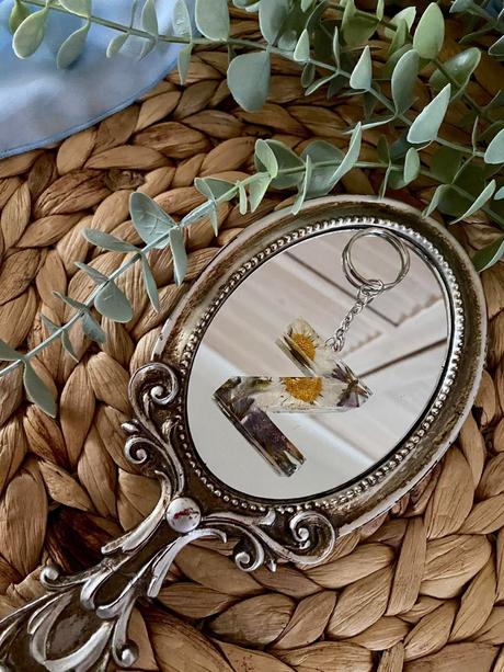 Ručne vyrobené živicové kľúčenky, 