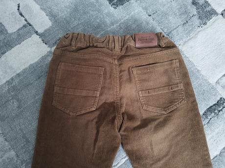 Menžestrove nohavice, zara,140