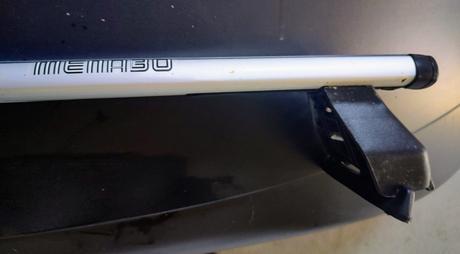 Stresny nosic menabo tema, 