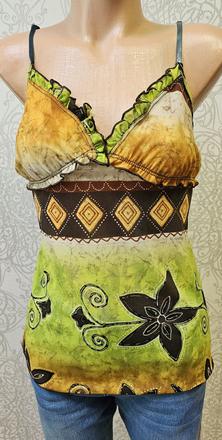 Top so zdobenou aplikáciou, s