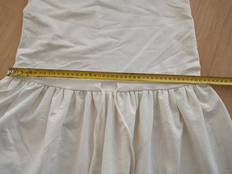 Krémové tenisové šaty, s