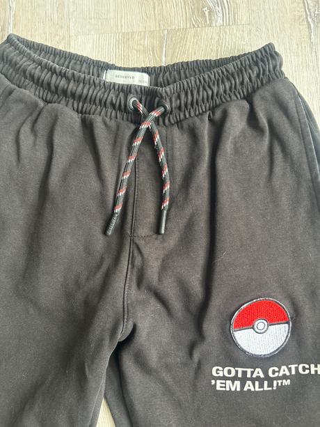 Predám pekne tepláky, reserved,152