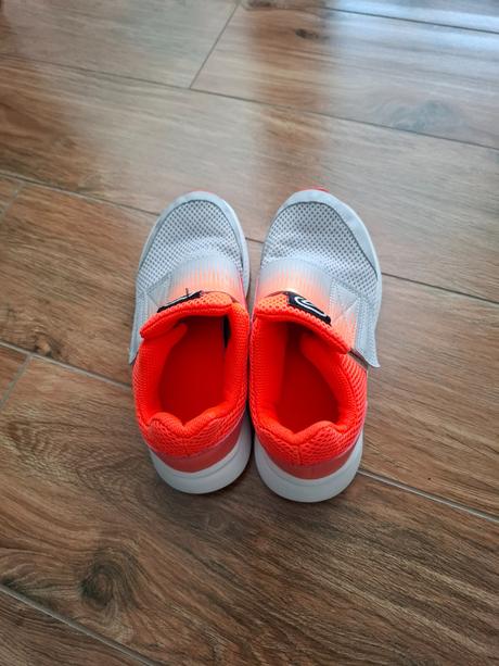 Tenisky/na telesnú/, 33