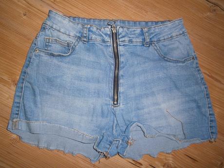 Kraťasy po 3 eur/ks, s