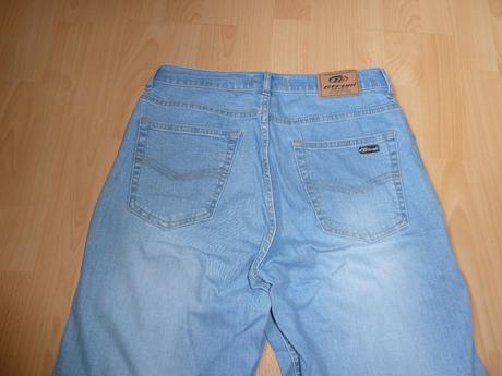 Svetlomodre rifle, 34