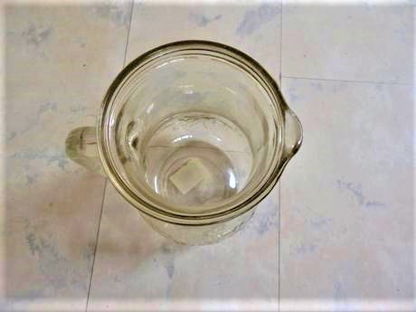 Starý džbán z masívneho hrubého skla 1,25 l,