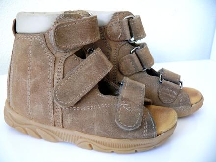 Ortopedicko-rehabilitačné sandálky - vd 15-15,5 cm, protetika,25