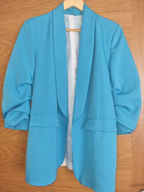 Žiarivé tyrkysové sako,