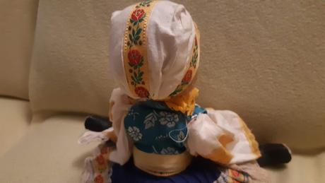 Predám bábiku v kroji., 