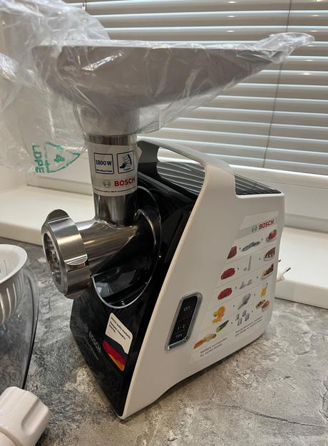 Mlynček na mäso bosch mfw3850b strúhač, odšťavovač, bosch