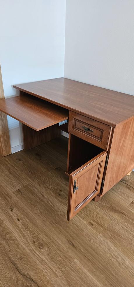 Pisací stôl, 