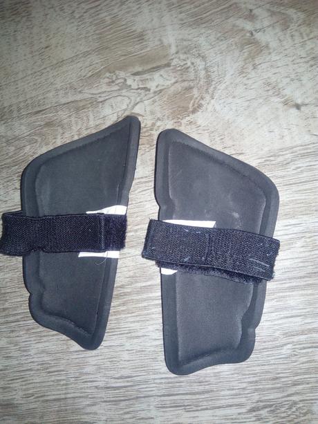 Halová obuv + chraniče, lotto,27