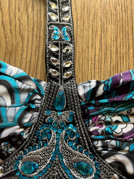 Saténové šaty s nádychom orientu, xs