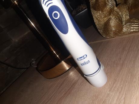 Elektrická zubná kefka oral b braun,