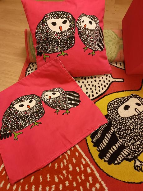 Koberec a obliečky na vankúše, zn. ikea, 