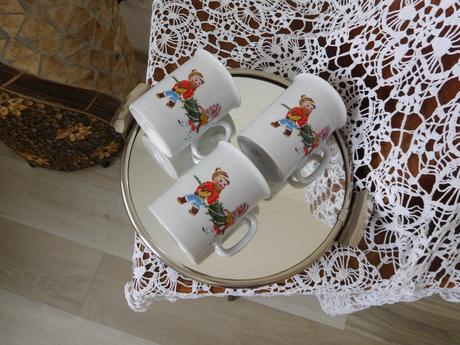 Retro šálky vianočné 3 kusy porcelán,, 