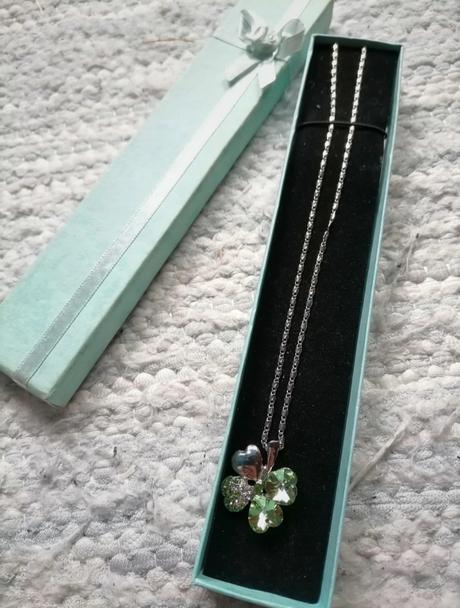 Nový dámsky náhrdelník,