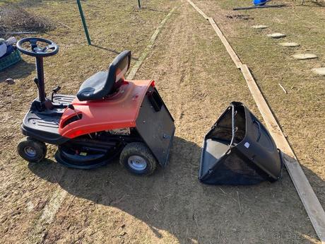 Záhradný traktor - benzínová kosačka mountfield lt, 