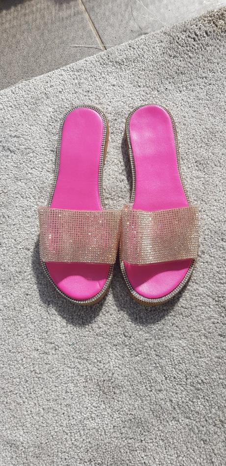 Trblietave šlapky, 39