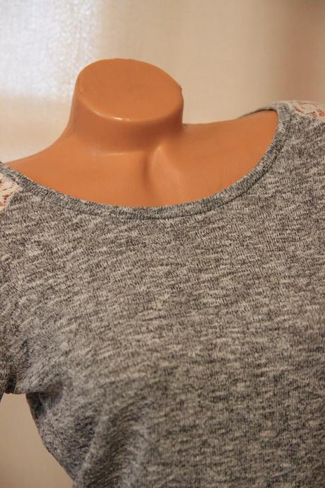 Šedo biely top s čipkou, m, m