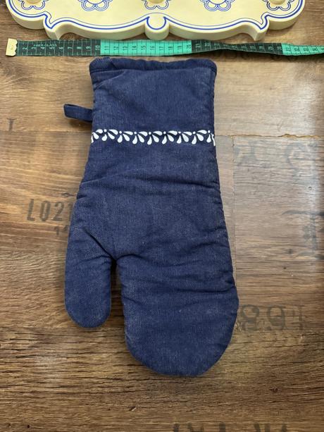 Retro vešiak + rukavica, 