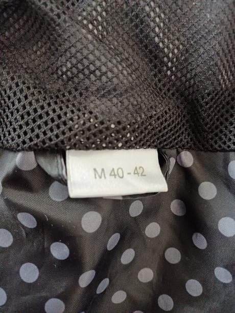 Sustiakova bunda, 40