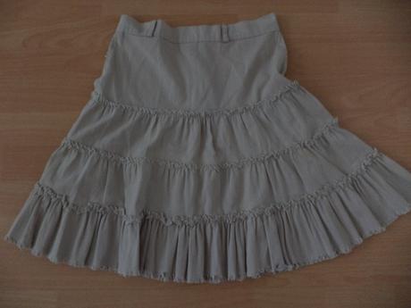 Dievčenska volanikova sukna, 152