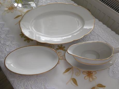 Čechoslovákia značený porcelán taniere+omáčkovník., 