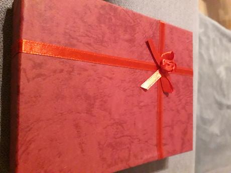 Darčeková krabička červená 11,5 x 15,5 cm,