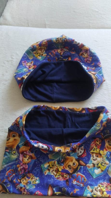 Suprava čiapka a nákrčník, 104