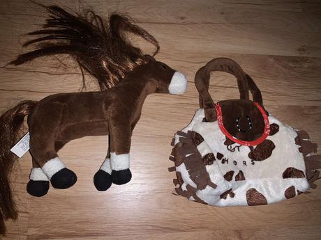Pony v kabelke,