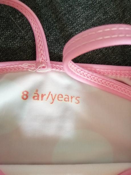 Bodkované plavky, 134