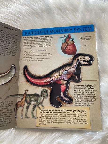 Pozrite sa do útrob dinosaura tyrannosaura,
