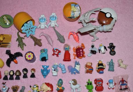 Mix kinder a iné figúrky,