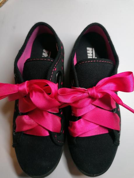 Plátenky so stuhou, 33