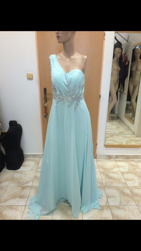 Spolocenske saty, 42