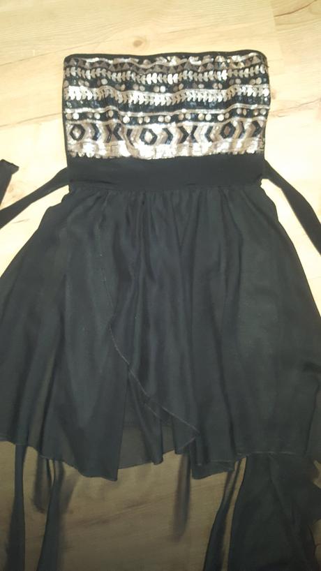 Čierne spoločenské šaty, m