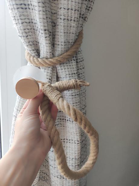 Úchyt na záves nalepovací,