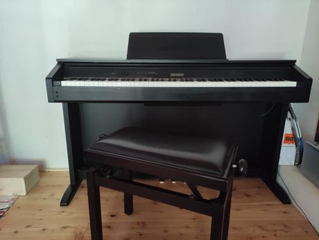 Malo pouzivany elektricky klavir casio ceviano, 
