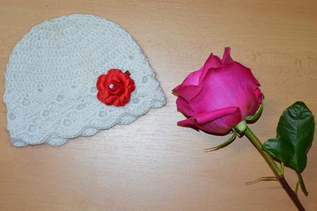 Háčkovaná čiapočka s kvetom, <50 - 158