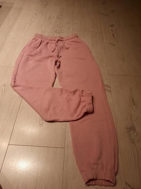 Ružove teplaky, sinsay,s