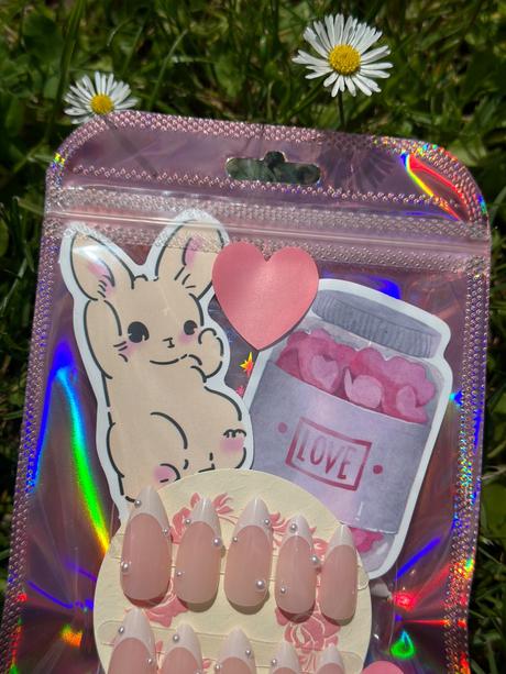 Nové umelé nechty s perličkami, 