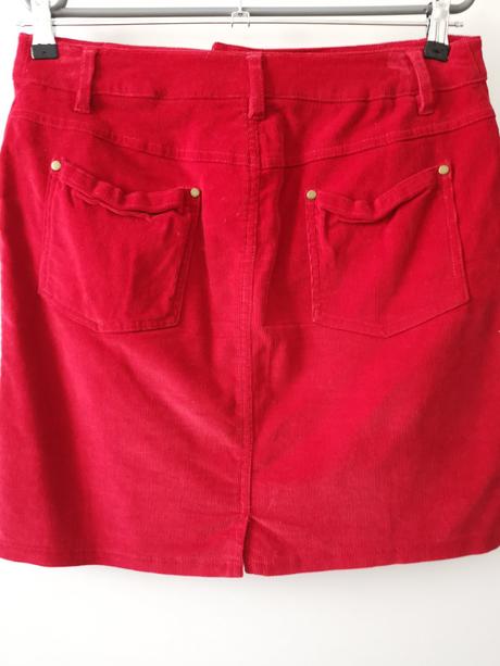 Menčestrová sukňa, 38