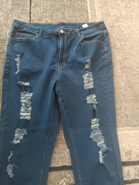 Strečove trhane dzinsy, 4xl